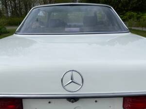 Image 21/49 of Mercedes-Benz 230 C (1980)