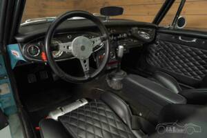 Image 2/19 of Austin-Healey 3000 Mk II (BJ7) (1964)