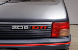 Imagen 23/28 de Peugeot 205 GTi 1.9 (1991)