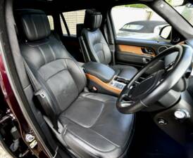 Image 29/50 of Land Rover Range Rover V8 SV Autobiography (2018)