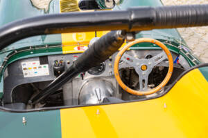 Image 3/80 of Lister Knobbly (1956)