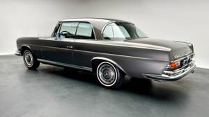 Image 2/13 de Mercedes-Benz 280 SE (1970)