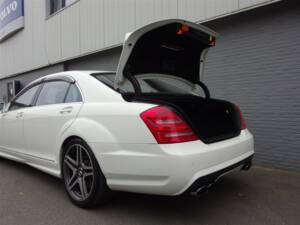 Image 87/99 of Mercedes-Benz S 65 AMG L (2006)