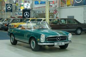 Image 17/50 de Mercedes-Benz 280 SL (1968)