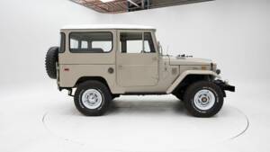 Image 9/15 of Toyota Land Cruiser FJ 40 (1972)