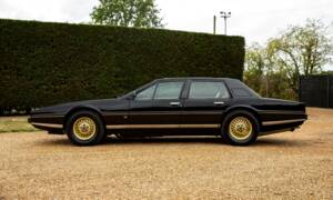 Image 2/43 of Aston Martin Lagonda (1979)
