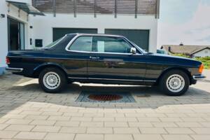 Bild 89/99 von Mercedes-Benz 230 CE (1983)