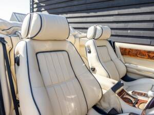 Imagen 46/50 de Aston Martin V8 Vantage Volante (2000)