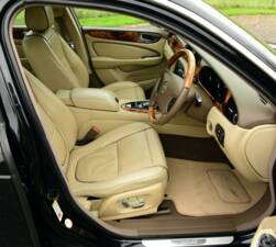 Image 39/50 of Jaguar XJ 8 4.2 (2008)