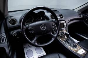 Image 21/36 of Mercedes-Benz SL 500 (2006)
