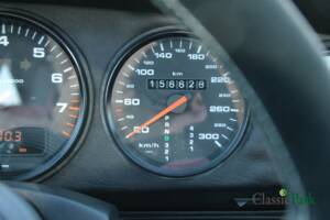 Image 31/50 de Porsche 911 Carrera 2 (1991)