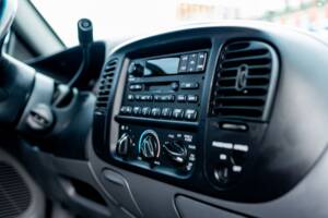 Image 31/50 of Ford F-150 SVT Lightning (2002)