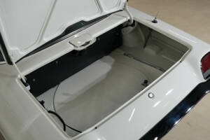 Image 25/32 of Mazda 110 S Cosmo Sport (1968)