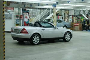 Immagine 38/50 di Mercedes-Benz SLK 230 Kompressor (1996)