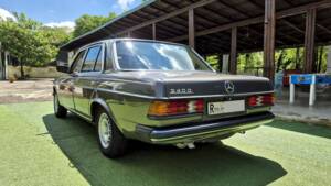 Image 17/71 of Mercedes-Benz 240 D (1980)