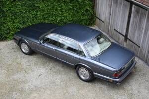 Image 6/40 of Jaguar XJ 6 4.0 Sovereign (1995)