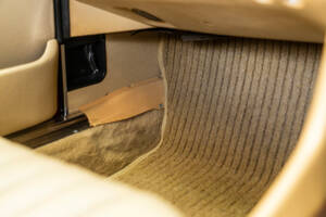 Image 26/59 of Mercedes-Benz 300 SL (1989)