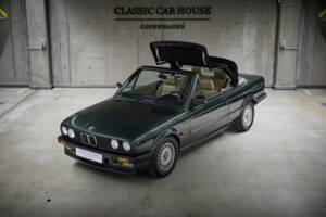 Image 15/90 of BMW 325i (1987)