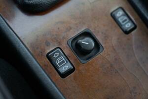 Imagen 32/50 de Mercedes-Benz 200 TE (1993)