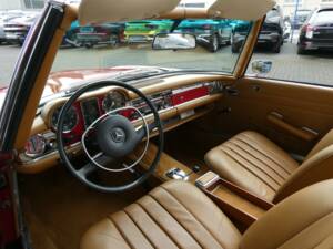 Image 9/27 of Mercedes-Benz 280 SL (1969)