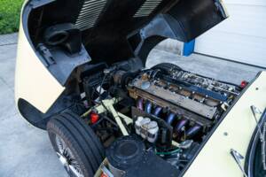 Image 74/78 de Jaguar E-Type (1969)