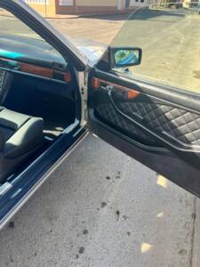 Image 4/77 of Mercedes-Benz 380 SEC (1982)