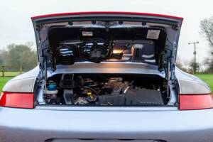 Image 16/17 of Porsche 911 Carrera 4S (2004)