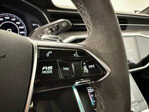 Immagine 31/31 di Audi RS6 Avant (2021)