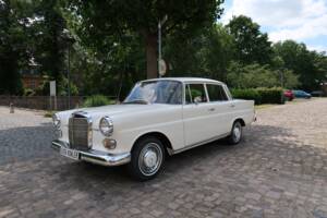 Image 1/32 of Mercedes-Benz 200 D (1966)