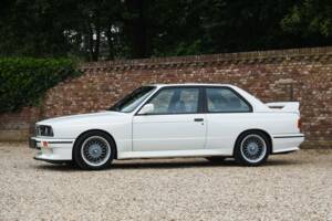Image 21/50 of BMW M3 (1990)