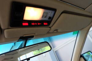 Image 25/63 of Mercedes-Benz 300 CE (1991)
