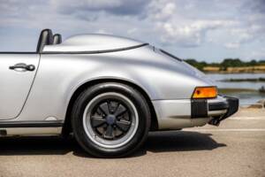 Image 49/132 of Porsche 911 Speedster 3.2 (1989)
