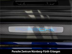 Image 35/50 of Porsche 718 Cayman GT4 RS Weissach (2025)