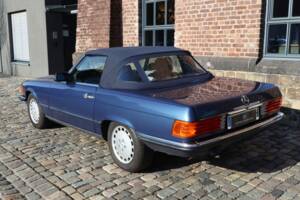 Image 22/43 of Mercedes-Benz 300 SL (1989)