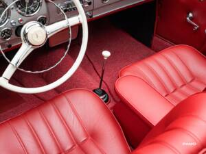 Image 16/44 of Mercedes-Benz 190 SL (1957)