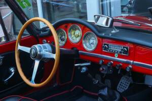 Image 47/50 of Alfa Romeo Giulia 1600 Spider (1963)