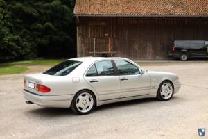 Image 4/98 de Mercedes-Benz E 50 AMG (1996)