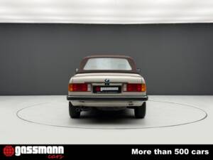 Bild 8/15 von BMW 320i (1990)