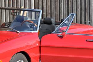 Immagine 2/5 di Alfa Romeo Spider 1300 Junior (1974)