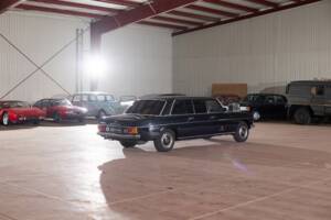 Image 8/64 of Mercedes-Benz 230/6 LWB (1976)