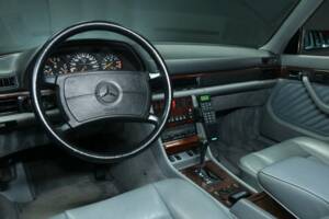 Image 13/30 of Mercedes-Benz 560 SEL (1989)