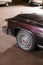 Image 24/58 of Cadillac Brougham Elegance (1988)