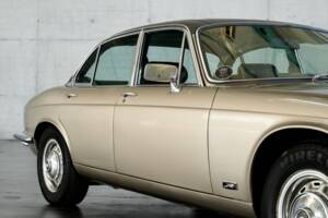 Bild 24/50 von Jaguar XJ 6 L 4.2 (1975)