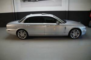 Image 25/50 of Jaguar XJ 8 4.2 (2007)