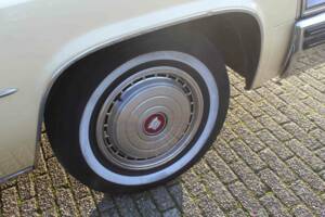 Image 40/56 of Cadillac Coupe DeVille (1977)