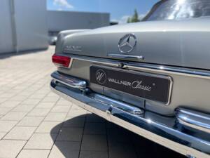 Image 9/47 of Mercedes-Benz 250 SE (1966)