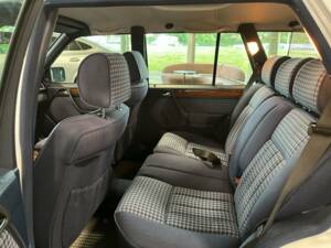 Imagen 6/22 de Mercedes-Benz 220 TE (1993)
