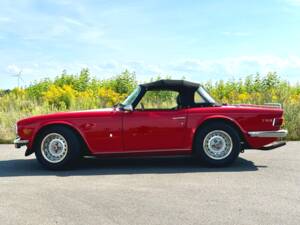 Image 4/9 de Triumph TR 6 (1976)