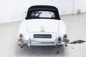 Afbeelding 6/31 van Mercedes-Benz 190 SL (1961)