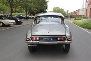 Image 21/22 of Citroën DS 21 Pallas (1966)